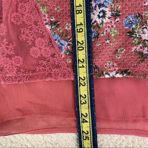 Anthropologie Floral Lace Scoop Neck Blouse Top Pink Small - Picture 7 of 7